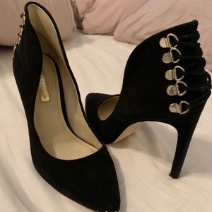BCBG pointy pump